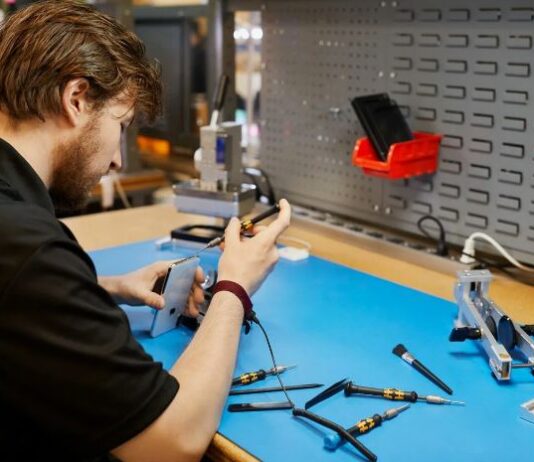 Услуги по ремонту iPhone: виды поломок и работа в сервисных центрах