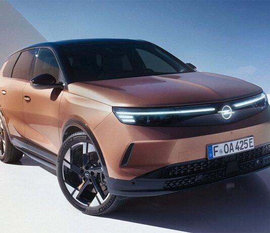 В новом поколении Opel Grandland обзавелся электромотором