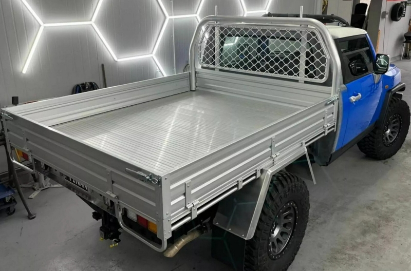 В Австралии сделали из «Крузака» грузовичок с бортовой платформой