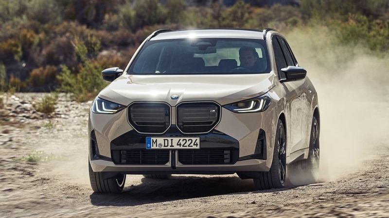 Новый BMW X3: монументальная внешность и светящий сенсорный салон