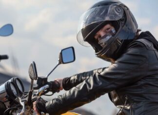 Выбор и использование мотошлема: безопасность и комфорт на дороге