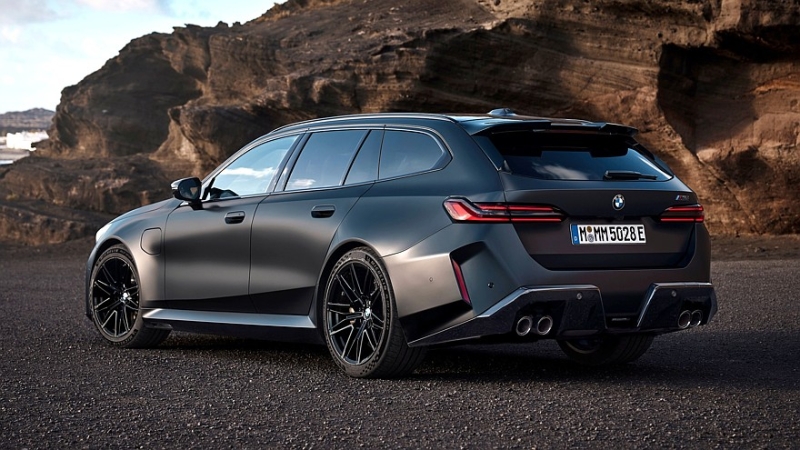 Очень тяжёлый люкс: представлен первый в истории гибридный BMW M5 Touring