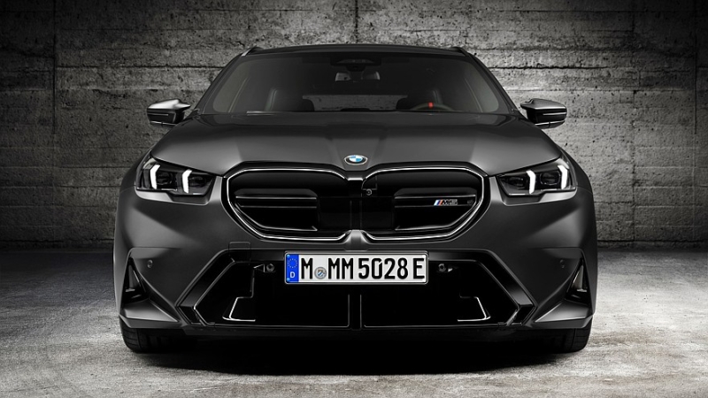 Очень тяжёлый люкс: представлен первый в истории гибридный BMW M5 Touring