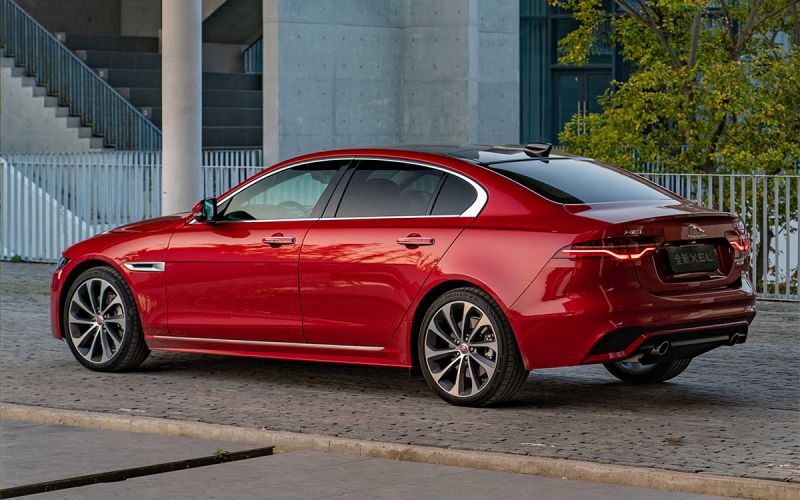 В Россию прибыл рестайлинговый Jaguar XE. Он подорожал в два раза