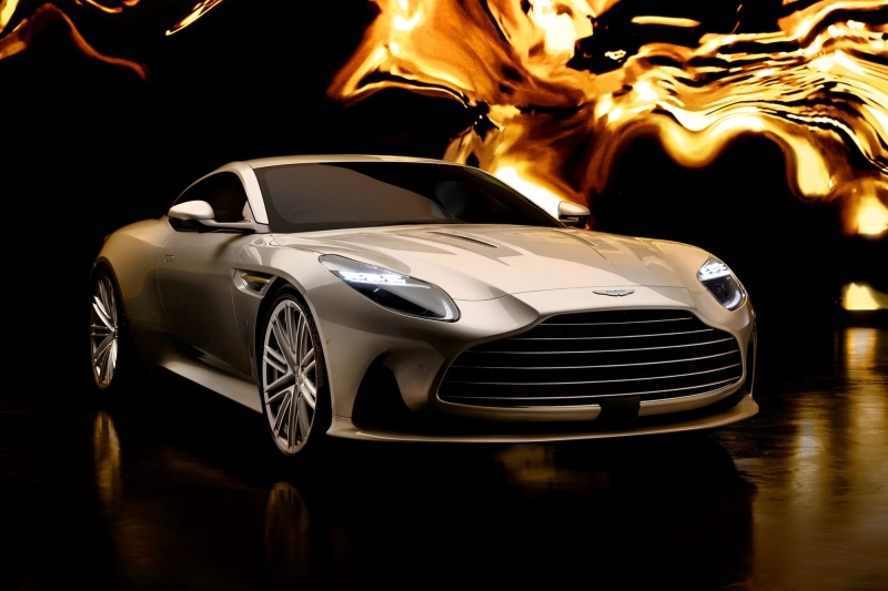 Aston Martin DB12 Goldfinger: купе с золотой отделкой для фанатов Джеймса Бонда