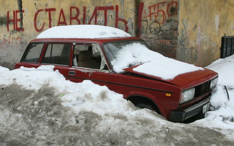 Штрафы во дворе дома: 7 ситуаций, когда водителя неожиданно накажут