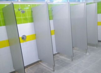 Душевые перегородки из HPL пластика для стильного интерьера