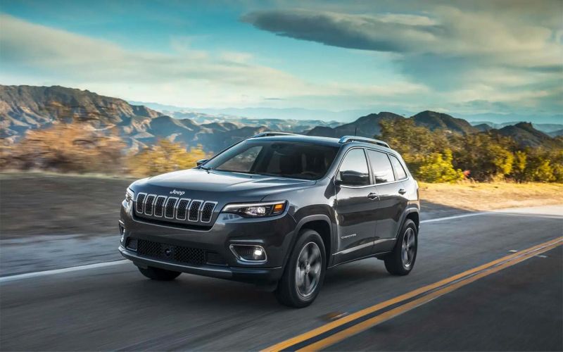 63 тыс. Jeep Cherokee отзовут из-за потери мощности. Они есть и в России