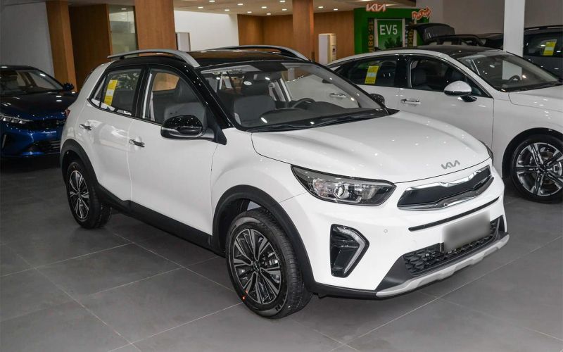 В Россию прибыл бюджетный кроссовер Kia. Он дешевле ₽2 млн