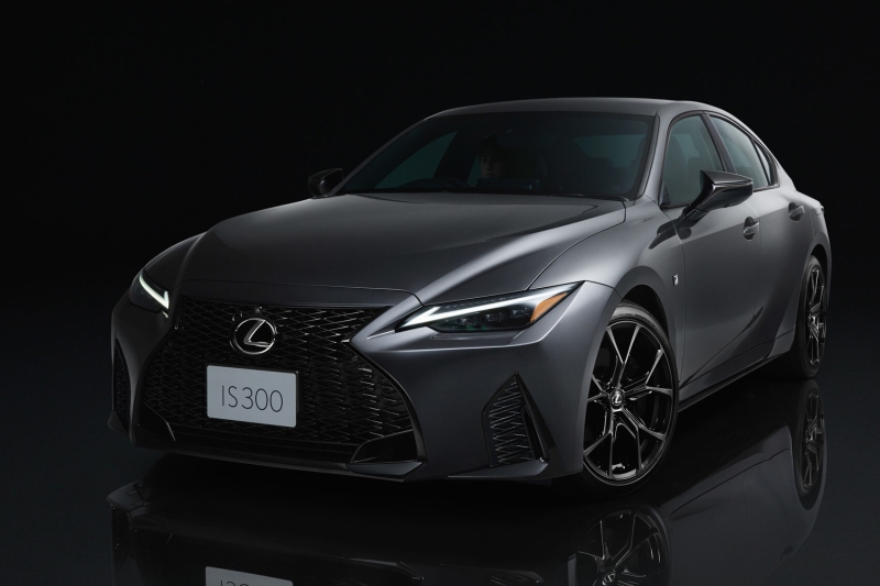 Lexus IS получил в Японии новую спецверсию