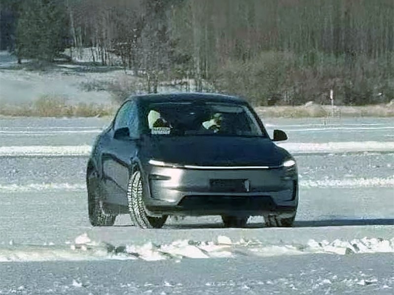 В Китае заметили на тестах обновленную Tesla Model Y