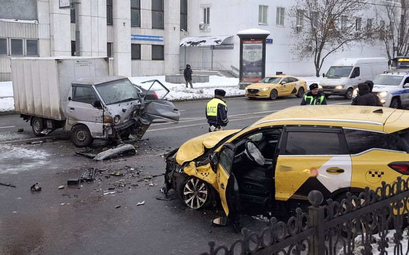 Попал в аварию, но у виновника ДТП нет ОСАГО. Что делать?