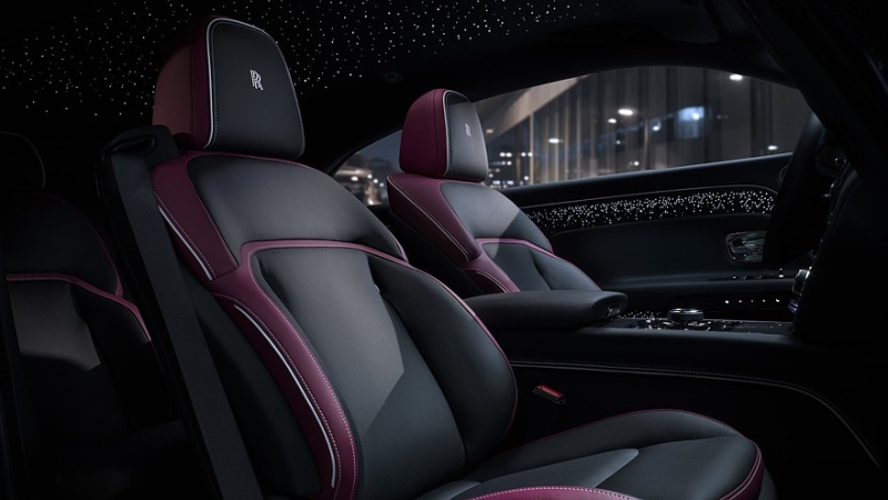 Rolls-Royce рассекретил самую мощную модель марки: представлено купе Black Badge Spectre