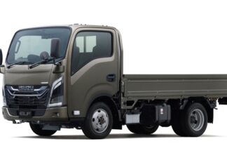 Isuzu представила в Японии два новых полноприводных грузовика