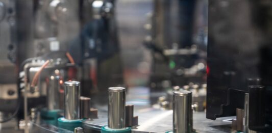 Японцы открыли в США новый завод литиевых батарей для Tesla