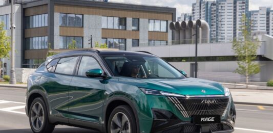 В России стартовали продажи нового кроссовера Dongfeng