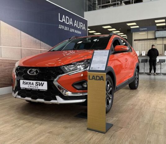 Почему до сих пор нельзя купить новую Lada Iskra. Дилеры назвали причины
