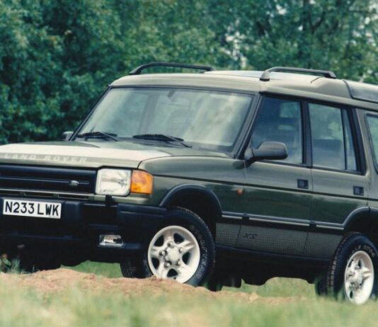 Об этих внедорожниках многие мечтали в 90-х. Ностальгическая подборка