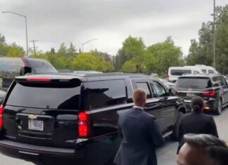 На этих машинах приехала российская делегация на саммит на Аляске. Фото