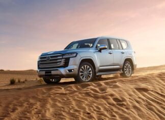 Обновленный Toyota Land Cruiser 300 приехал в Россию. Посмотрите на цену