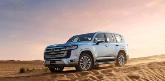 Обновленный Toyota Land Cruiser 300 приехал в Россию. Посмотрите на цену
