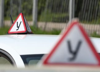 В России отложили введение новых правил обучения в автошколах