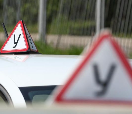 В России отложили введение новых правил обучения в автошколах