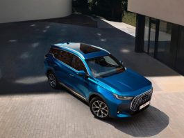 Tenet начал продажи кроссовера T7 в России. Названы цены