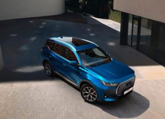 Tenet начал продажи кроссовера T7 в России. Названы цены