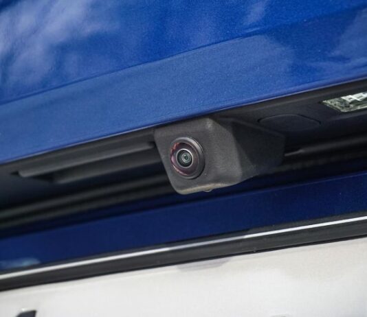 Как подключить камеру заднего вида и как ее настроить: инструкция