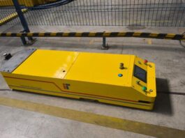 На УАЗе начали работать роботы-доставщики. Посмотрите на них (видео)