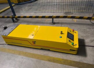 На УАЗе начали работать роботы-доставщики. Посмотрите на них (видео)