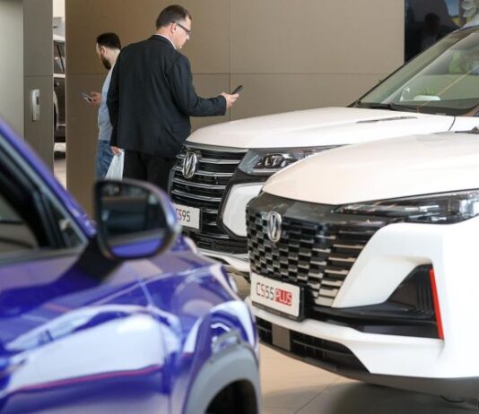 Рост в четыре раза. Сколько сейчас в России дилеров китайских автомобилей