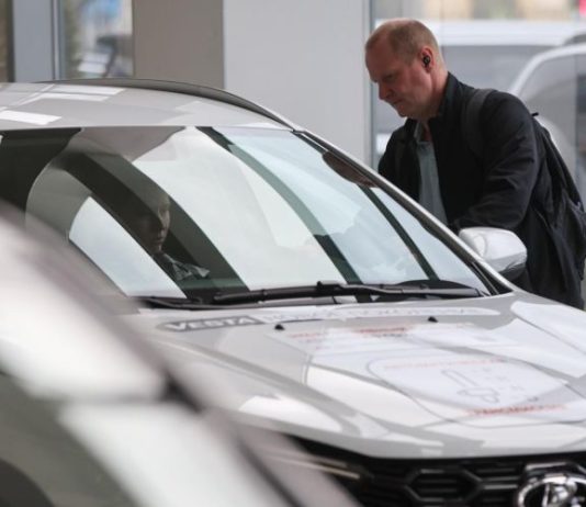 ₽372 млрд за месяц. Эти автокомпании заработали в России больше всех