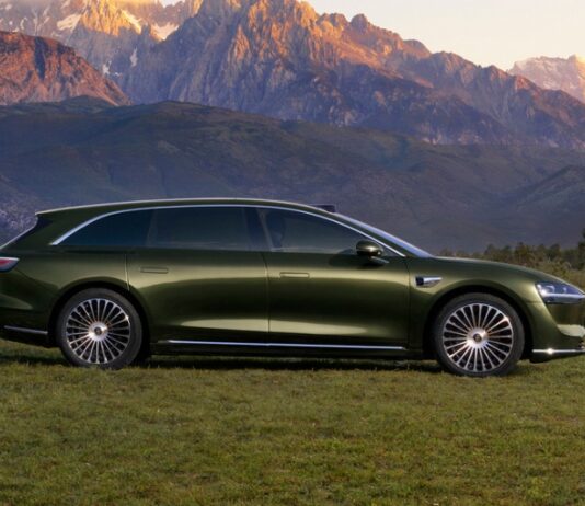 Большой универсал Stelato S9T от Huawei и BAIC: показан интерьер