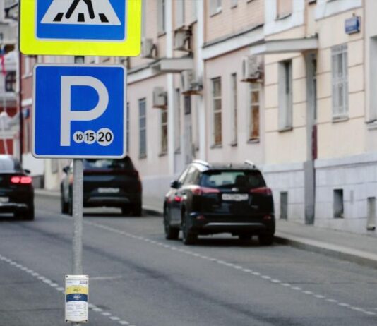В Москве расширилась зона платной парковки. Вот где придется платить