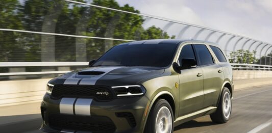 Dodge Durango избавился от V6 и теперь предлагается только с моторами V8 Hemi