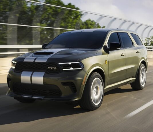 Dodge Durango избавился от V6 и теперь предлагается только с моторами V8 Hemi