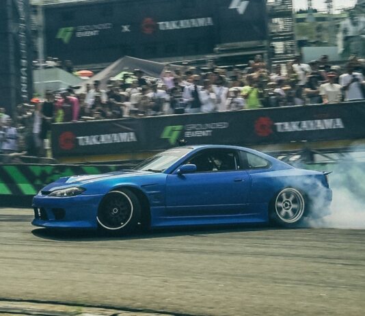 Дрифт как по маслу: Takayama поддержала фестиваль автомобильной культуры Grounded