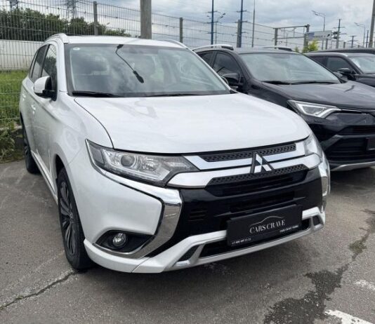 Подержанный, но без пробега. Как мы покупали Mitsubishi Outlander из КНР