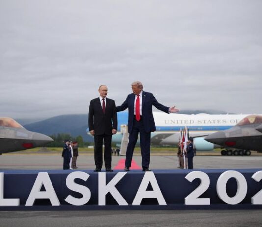 Путин и Трамп начали переговоры в лимузине The Beast