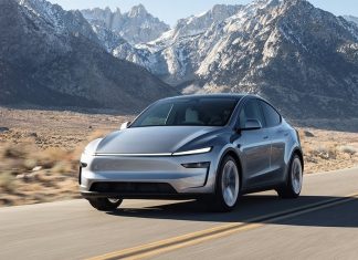 Голосовой ассистент в Tesla Model Y теперь работает на ИИ от DeepSeek и ByteDance