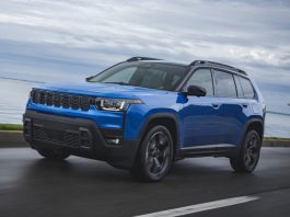 Jeep Cherokee подрос в новом поколении и получил гибридную установку. Цены известны