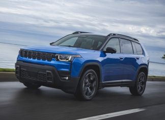 Jeep Cherokee подрос в новом поколении и получил гибридную установку. Цены известны