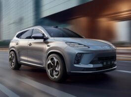 Кроссовер Exeed Sterra E05 на базе Exeed TXL показал свой интерьер: три экрана вместо табло