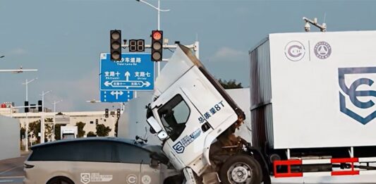 Li Auto i8 оказался в центре скандала из-за краш-теста с 8-тонным грузовиком