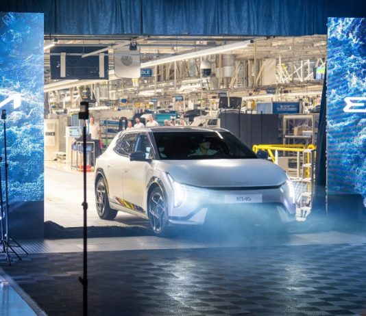 На замену Kia Ceed: в Словакии стартовало производство хэтчбека Kia EV4