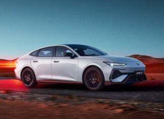 Новый Changan Uni-V выходит на рынок: перекроенный салон и более мощные моторы