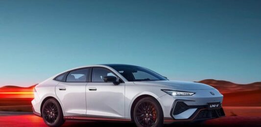 Новый Changan Uni-V выходит на рынок: перекроенный салон и более мощные моторы