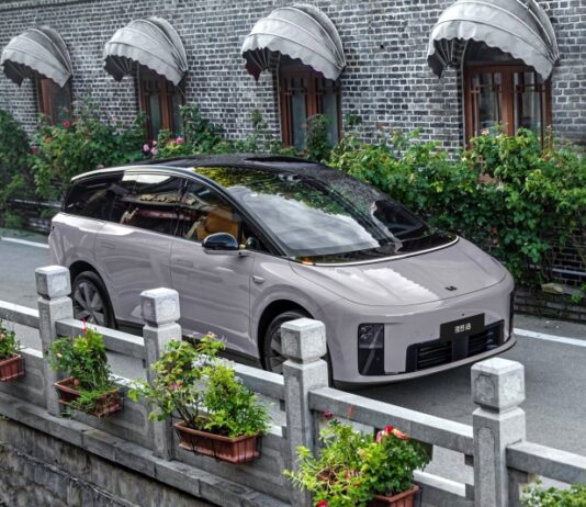 Провал и скандал: Li i8 подешевел всего через неделю после дебюта на фоне слабых продаж